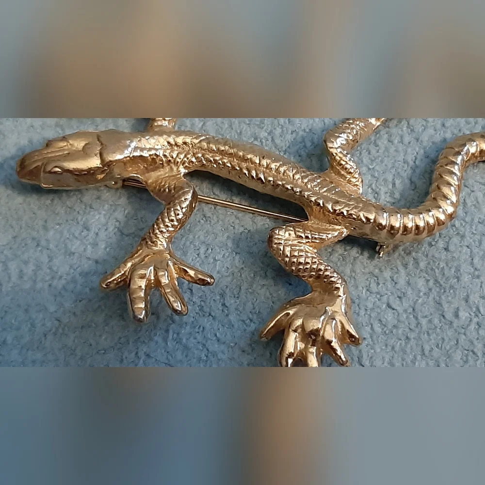Gold Lizard 🦎 Brooch